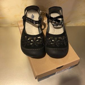 JBU Woman’s Shoe